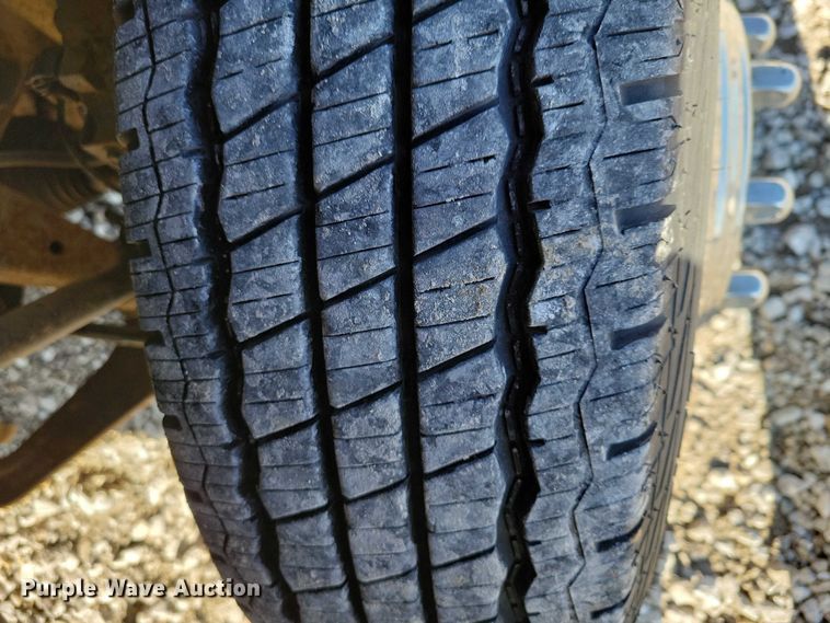 image for item NK9878 2013 Chevrolet  Silverado 3500HD Crew Cab flatbed pickup truck