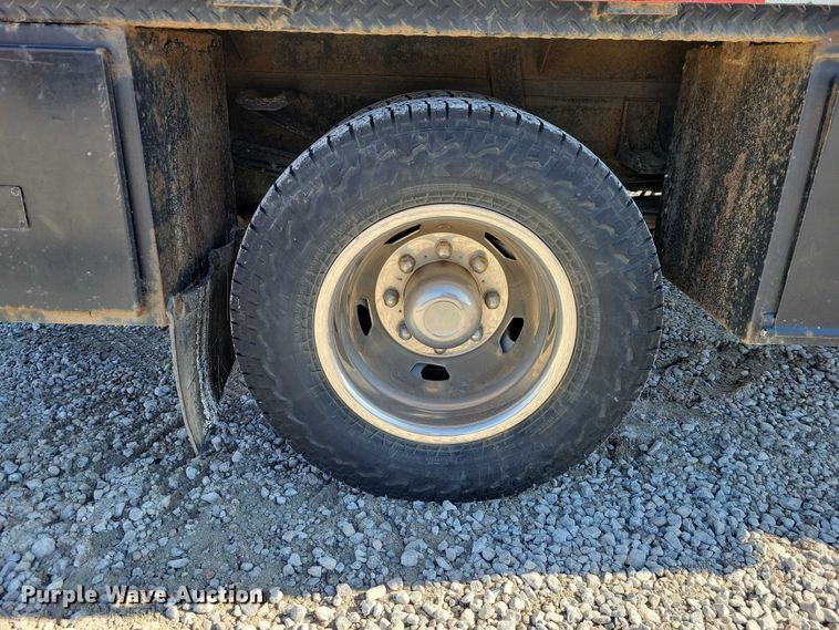 image for item NK9878 2013 Chevrolet  Silverado 3500HD Crew Cab flatbed pickup truck