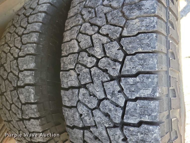 image for item NK9878 2013 Chevrolet  Silverado 3500HD Crew Cab flatbed pickup truck