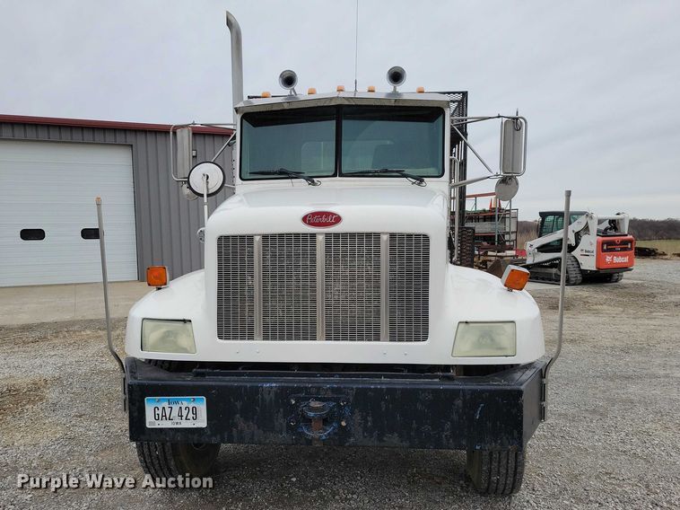 image for item NK9887 1999 Peterbilt  330 concrete form truck