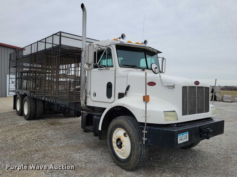 image for item NK9887 1999 Peterbilt  330 concrete form truck