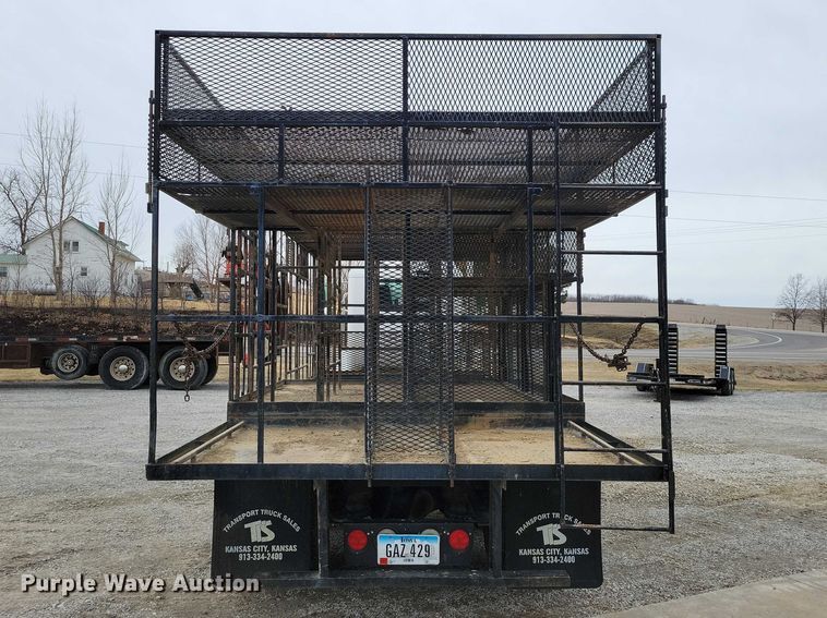 image for item NK9887 1999 Peterbilt  330 concrete form truck