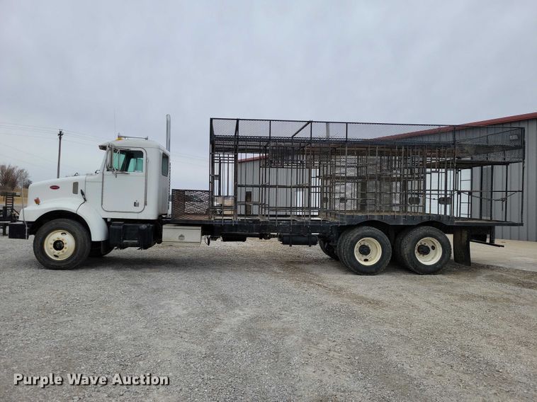 image for item NK9887 1999 Peterbilt  330 concrete form truck