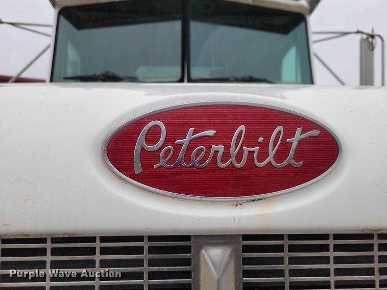 image for item NK9887 1999 Peterbilt  330 concrete form truck