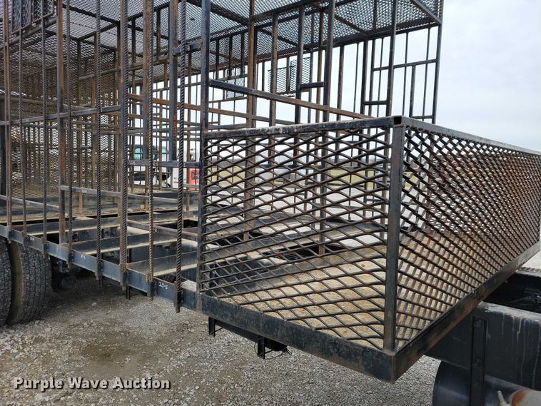 image for item NK9887 1999 Peterbilt  330 concrete form truck