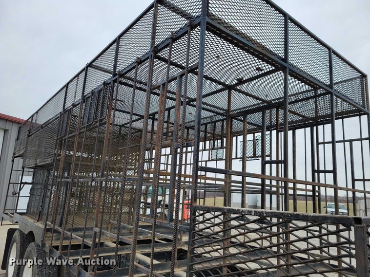 image for item NK9887 1999 Peterbilt  330 concrete form truck