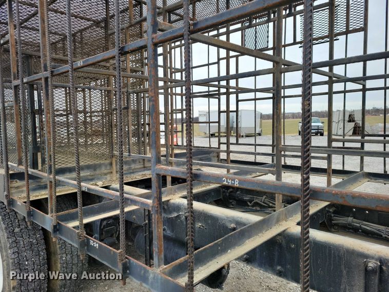 image for item NK9887 1999 Peterbilt  330 concrete form truck