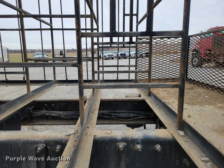 image for item NK9887 1999 Peterbilt  330 concrete form truck