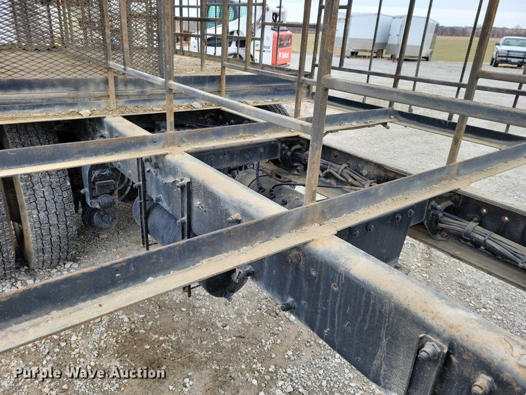 image for item NK9887 1999 Peterbilt  330 concrete form truck