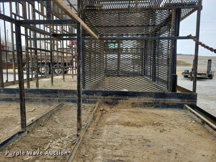 image for item NK9887 1999 Peterbilt  330 concrete form truck