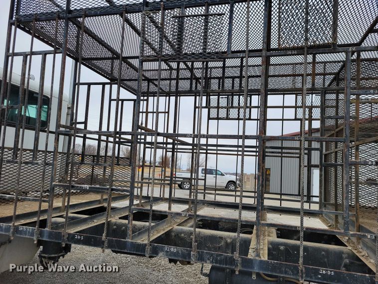 image for item NK9887 1999 Peterbilt  330 concrete form truck