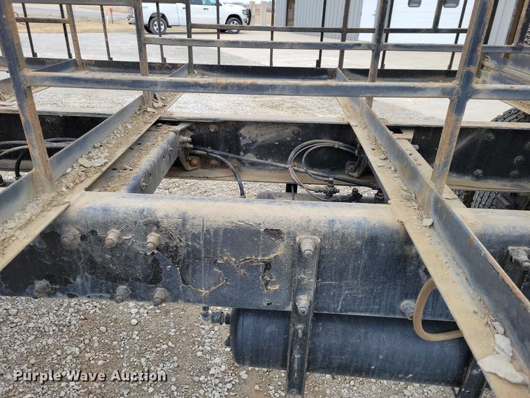 image for item NK9887 1999 Peterbilt  330 concrete form truck