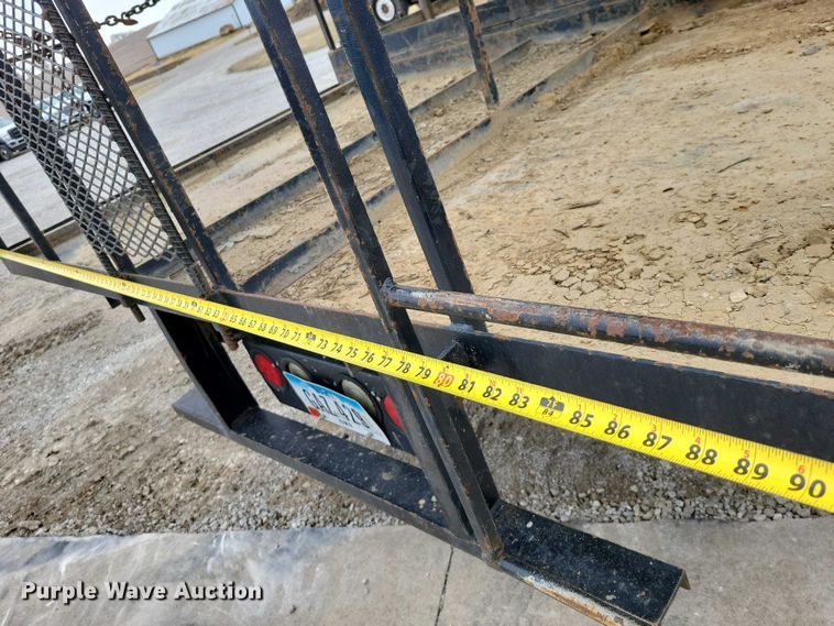 image for item NK9887 1999 Peterbilt  330 concrete form truck