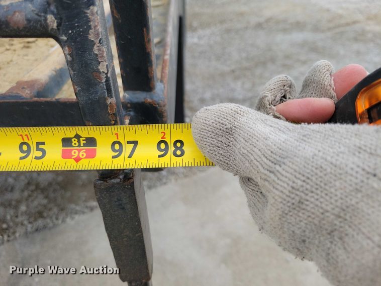 image for item NK9887 1999 Peterbilt  330 concrete form truck