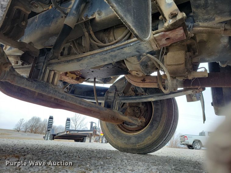 image for item NK9887 1999 Peterbilt  330 concrete form truck