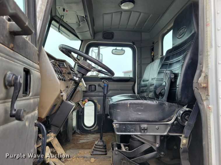 image for item NK9887 1999 Peterbilt  330 concrete form truck