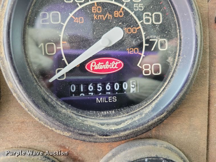 image for item NK9887 1999 Peterbilt  330 concrete form truck