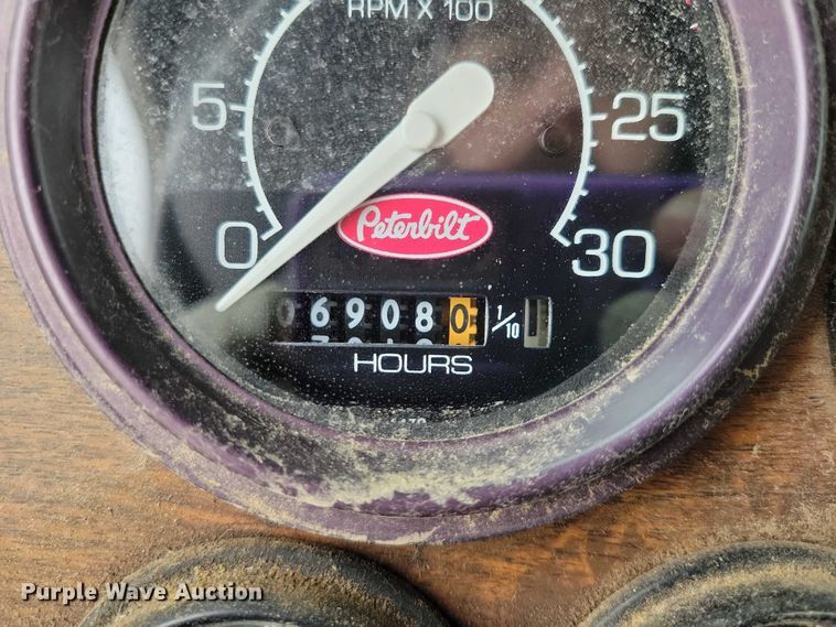 image for item NK9887 1999 Peterbilt  330 concrete form truck