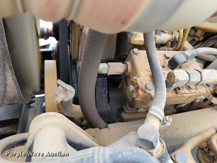 image for item NK9887 1999 Peterbilt  330 concrete form truck