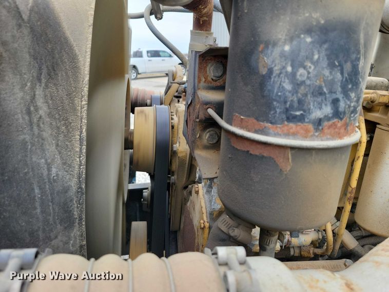 image for item NK9887 1999 Peterbilt  330 concrete form truck