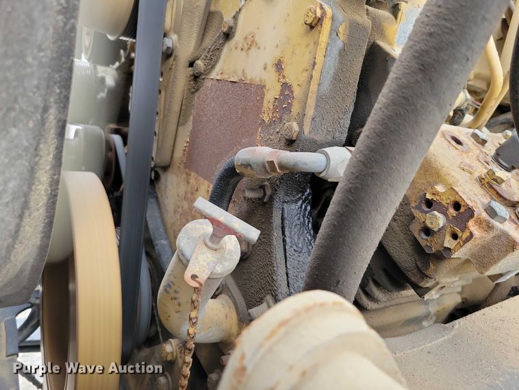 image for item NK9887 1999 Peterbilt  330 concrete form truck