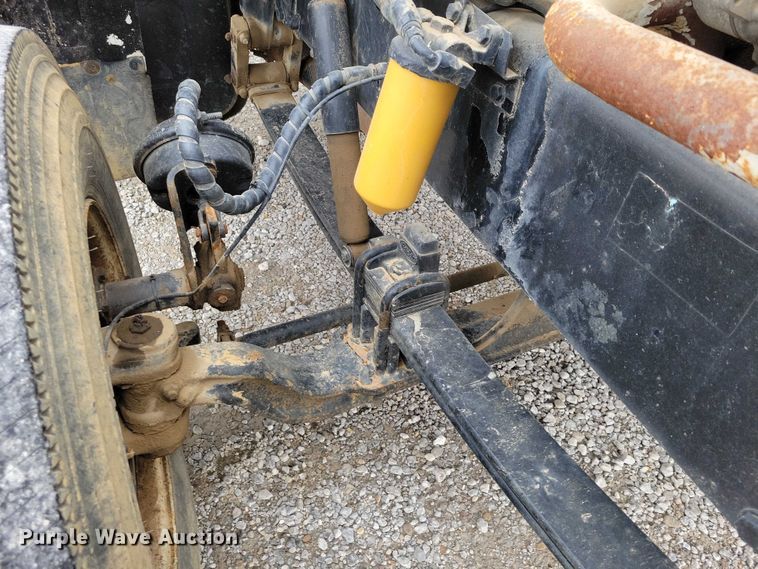 image for item NK9887 1999 Peterbilt  330 concrete form truck