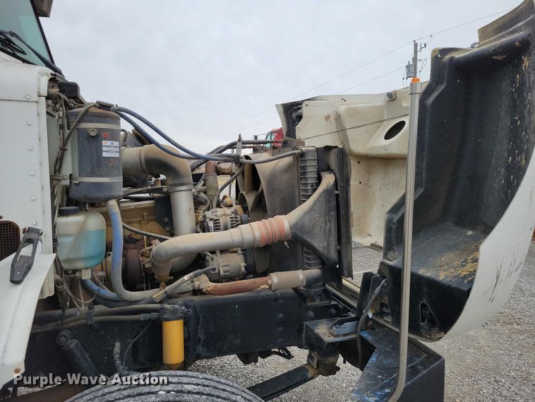 image for item NK9887 1999 Peterbilt  330 concrete form truck