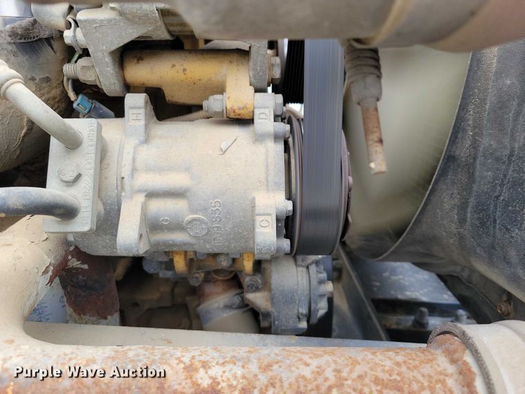 image for item NK9887 1999 Peterbilt  330 concrete form truck