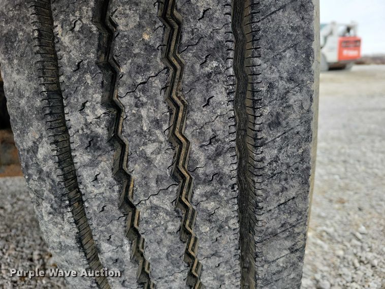 image for item NK9887 1999 Peterbilt  330 concrete form truck