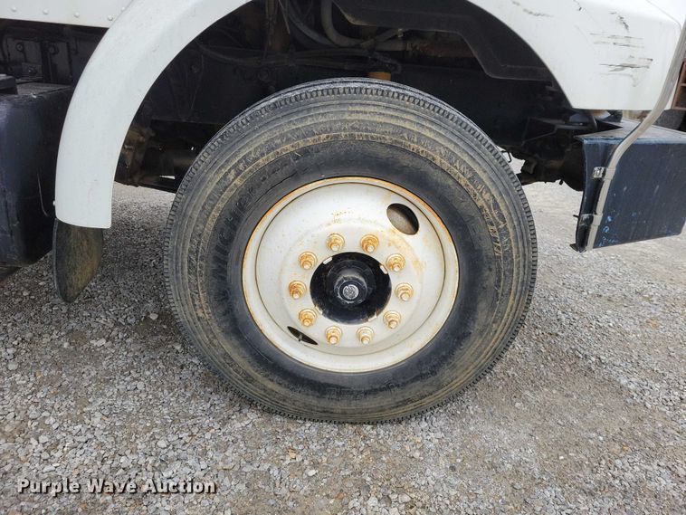 image for item NK9887 1999 Peterbilt  330 concrete form truck