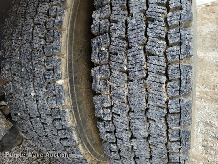 image for item NK9887 1999 Peterbilt  330 concrete form truck