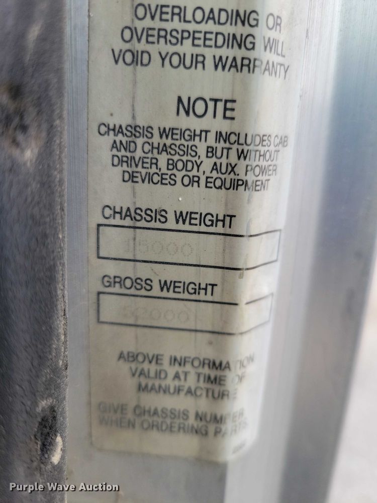 image for item NK9887 1999 Peterbilt  330 concrete form truck