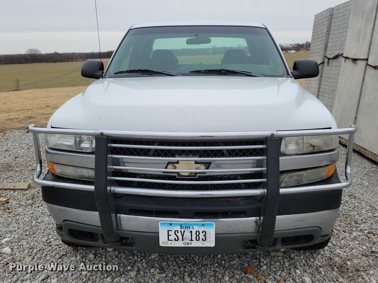 image for item NK9889 2002 Chevrolet  Silverado 2500HD Ext. Cab pickup truck