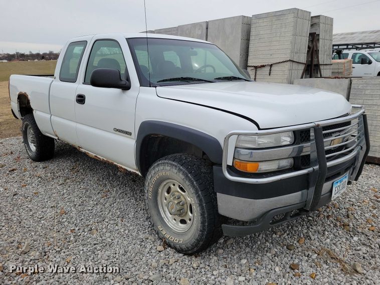 image for item NK9889 2002 Chevrolet  Silverado 2500HD Ext. Cab pickup truck