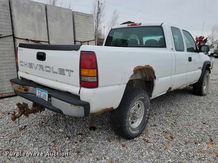 image for item NK9889 2002 Chevrolet  Silverado 2500HD Ext. Cab pickup truck