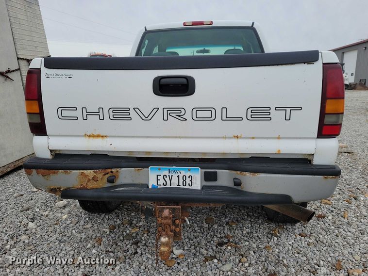 image for item NK9889 2002 Chevrolet  Silverado 2500HD Ext. Cab pickup truck