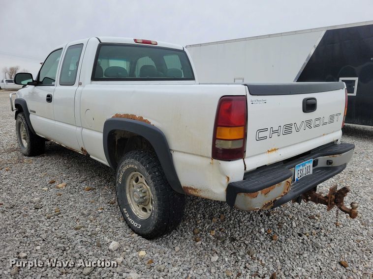 image for item NK9889 2002 Chevrolet  Silverado 2500HD Ext. Cab pickup truck