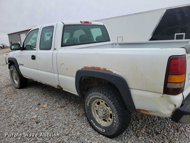 image for item NK9889 2002 Chevrolet  Silverado 2500HD Ext. Cab pickup truck