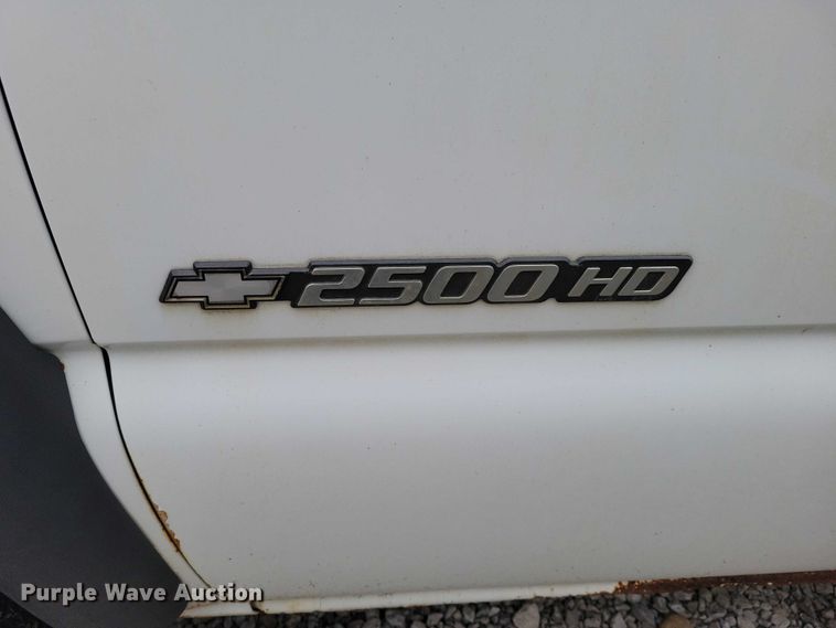 image for item NK9889 2002 Chevrolet  Silverado 2500HD Ext. Cab pickup truck