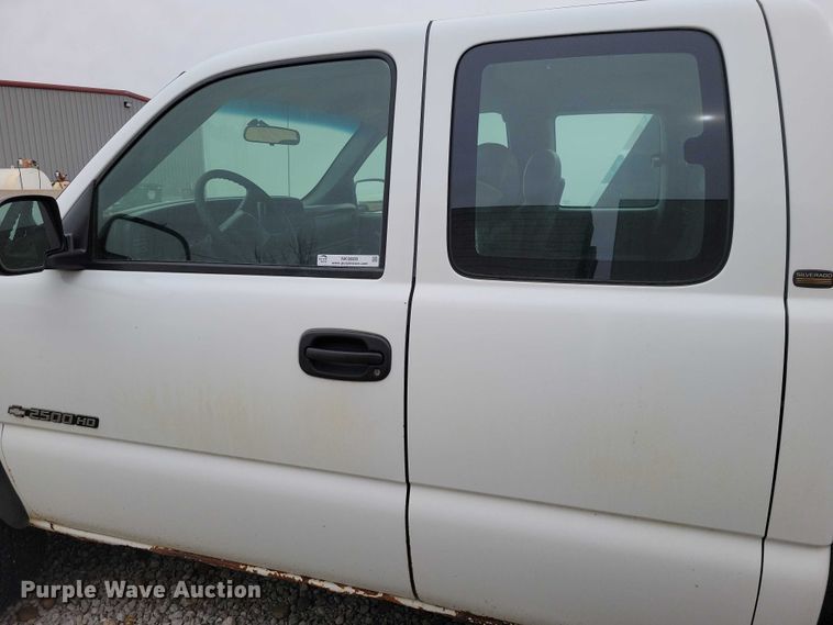 image for item NK9889 2002 Chevrolet  Silverado 2500HD Ext. Cab pickup truck