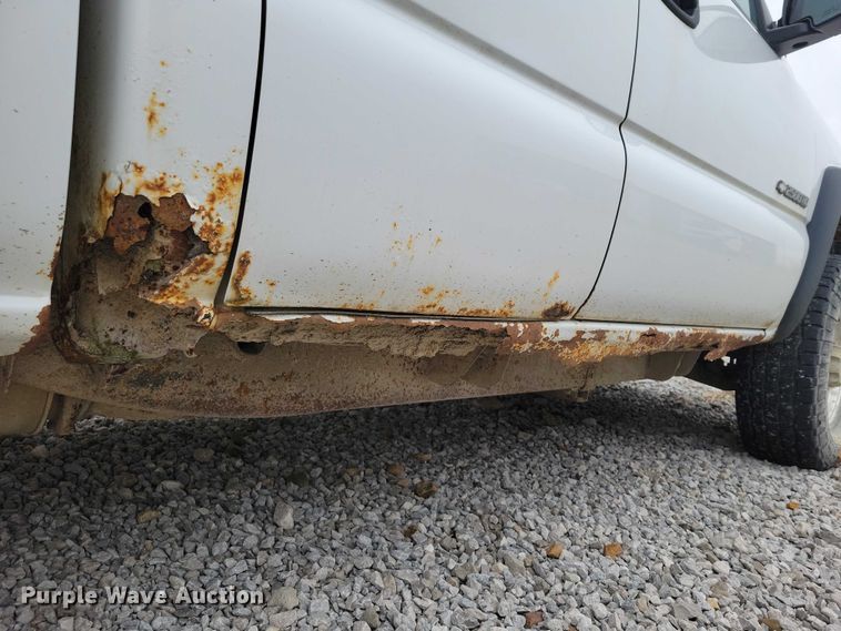 image for item NK9889 2002 Chevrolet  Silverado 2500HD Ext. Cab pickup truck