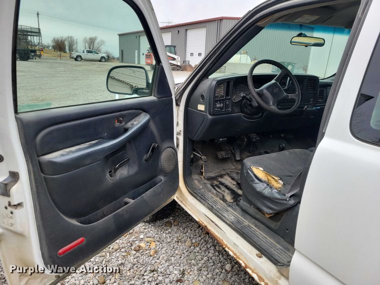 image for item NK9889 2002 Chevrolet  Silverado 2500HD Ext. Cab pickup truck