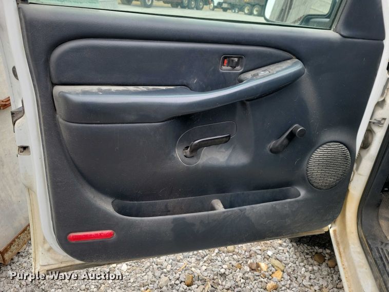 image for item NK9889 2002 Chevrolet  Silverado 2500HD Ext. Cab pickup truck