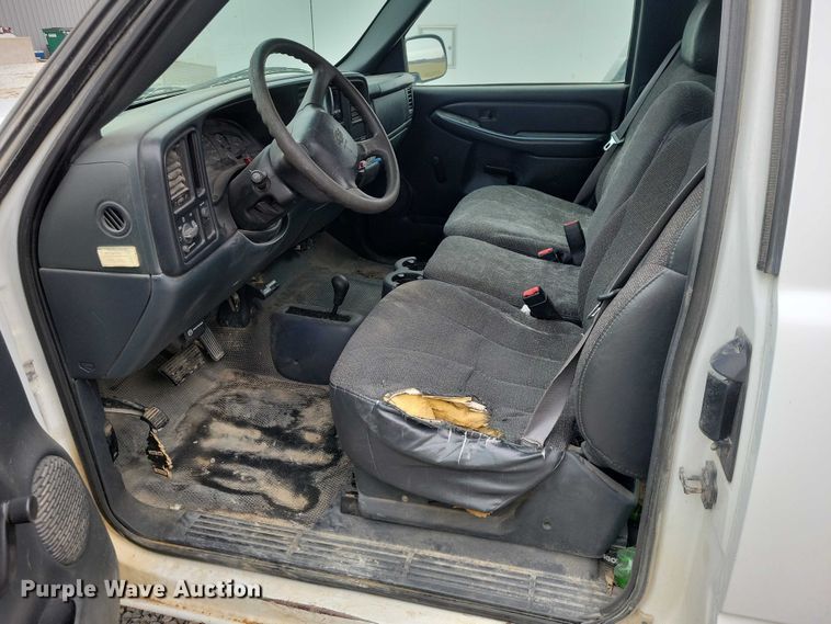 image for item NK9889 2002 Chevrolet  Silverado 2500HD Ext. Cab pickup truck