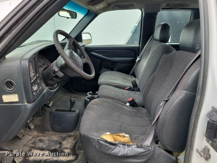 image for item NK9889 2002 Chevrolet  Silverado 2500HD Ext. Cab pickup truck