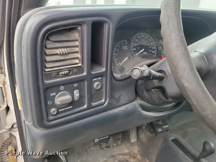 image for item NK9889 2002 Chevrolet  Silverado 2500HD Ext. Cab pickup truck