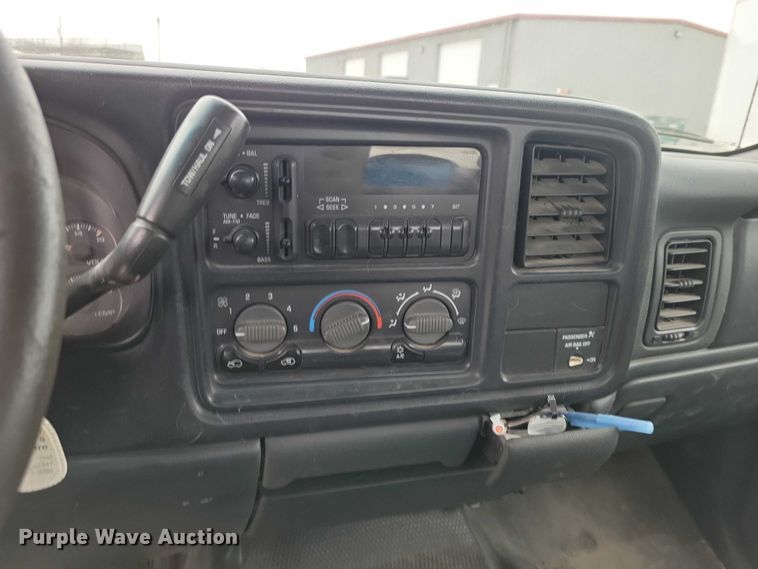 image for item NK9889 2002 Chevrolet  Silverado 2500HD Ext. Cab pickup truck