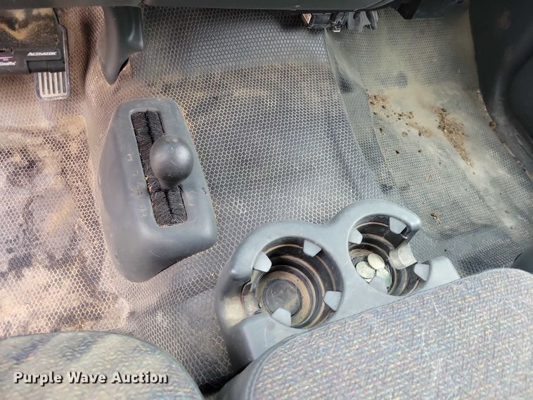 image for item NK9889 2002 Chevrolet  Silverado 2500HD Ext. Cab pickup truck