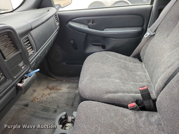 image for item NK9889 2002 Chevrolet  Silverado 2500HD Ext. Cab pickup truck