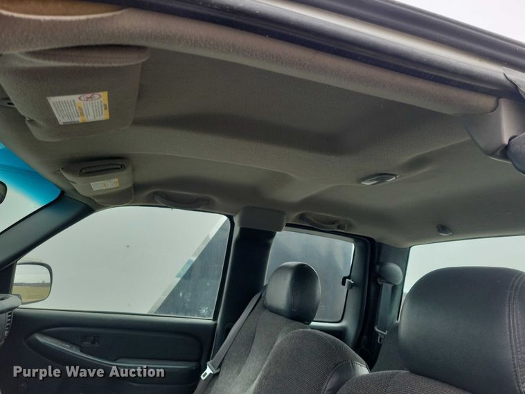 image for item NK9889 2002 Chevrolet  Silverado 2500HD Ext. Cab pickup truck